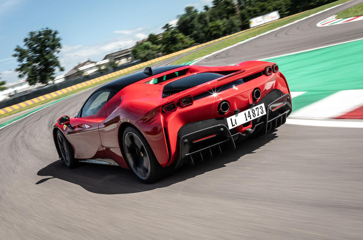 2019 - [Ferrari] SF90 Stradale - Page 5 3-ferrari-sf90-stradale-2020-fd-hero-rear
