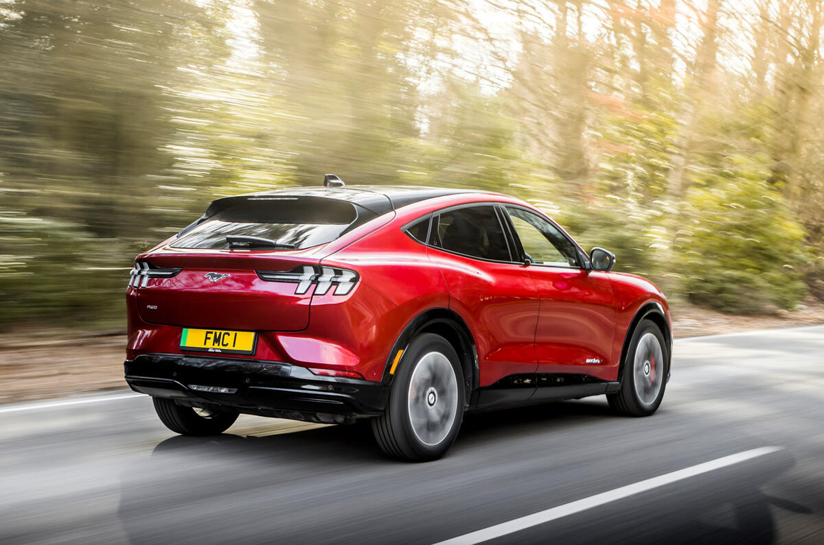 3 Ford Mustang Mach E 2021 UE : essai de conduite, essai arrière.