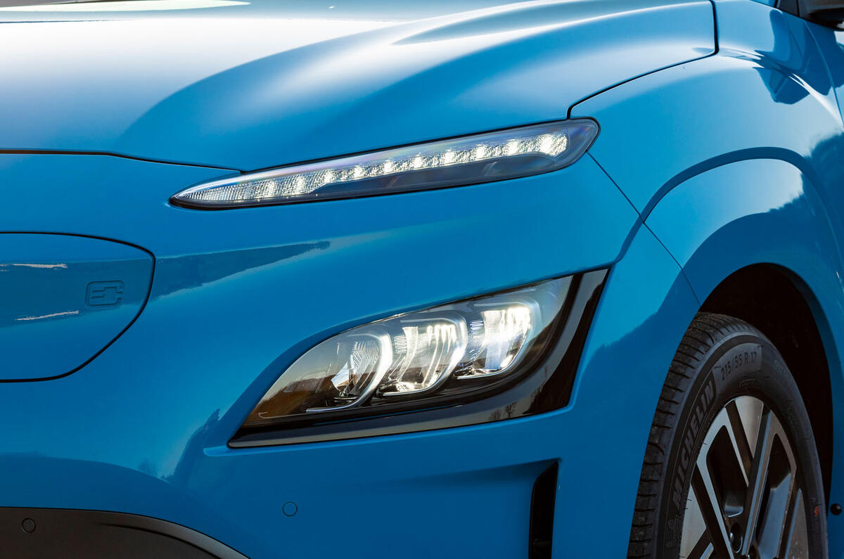 3 Hyundai Kona Electric 2022 UE : essai routier des phares