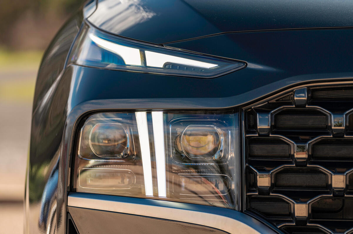 3 Hyundai Santa Fe PHEV 2021 UK FD headlights