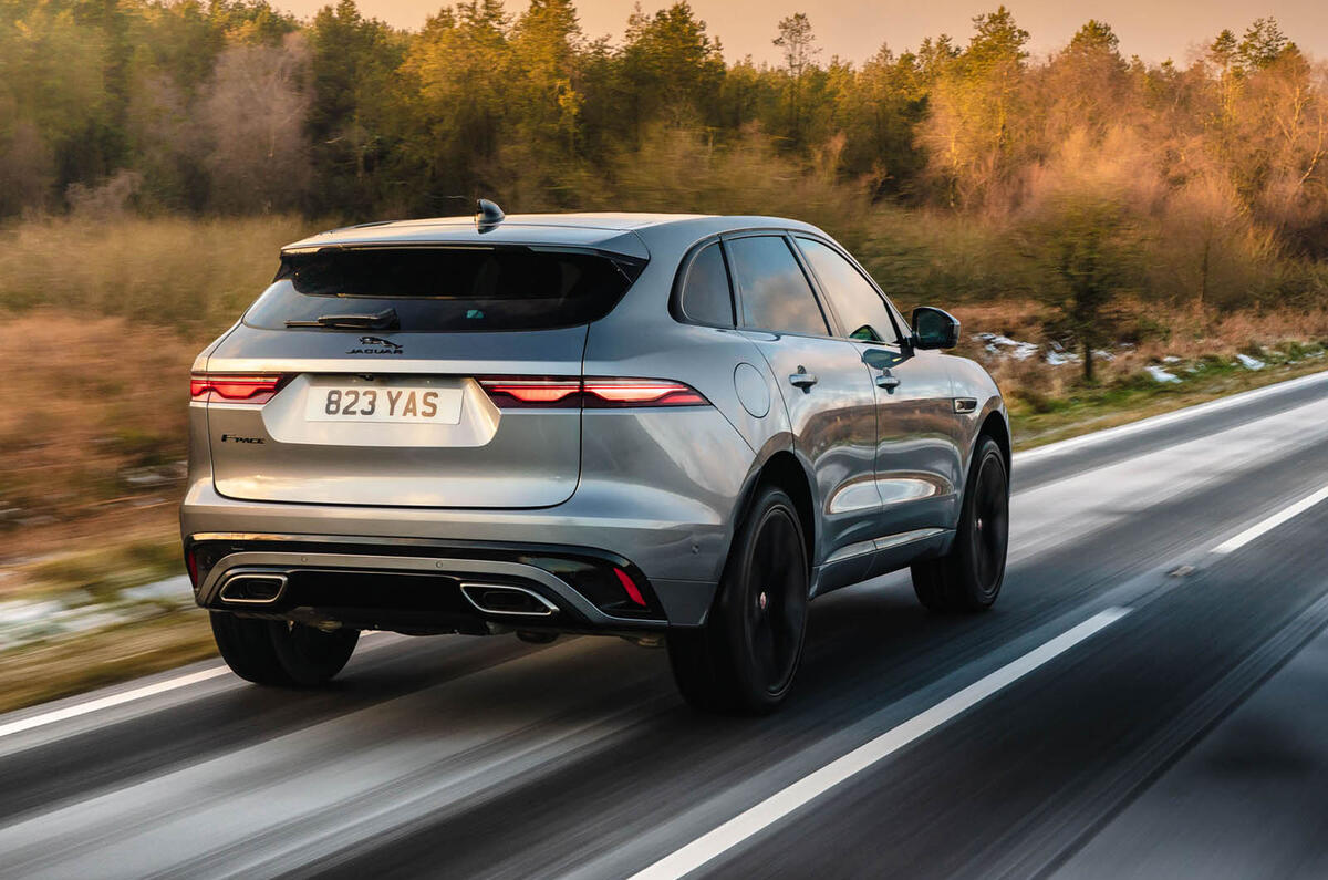 3 Jaguar F Pace 2021 : le premier héros de la revue de conduite britannique à l'arrière