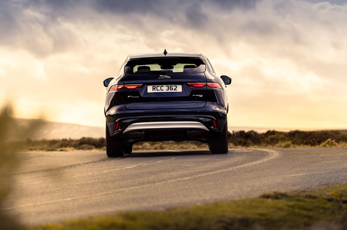 3 Jaguar F Pace P400e 2021 : premier essai au volant, revue hero rear