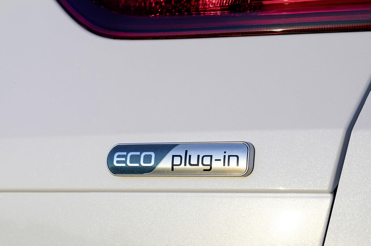 Kia Ceed Sportswagon PHEV 2020 first drive - rear badge