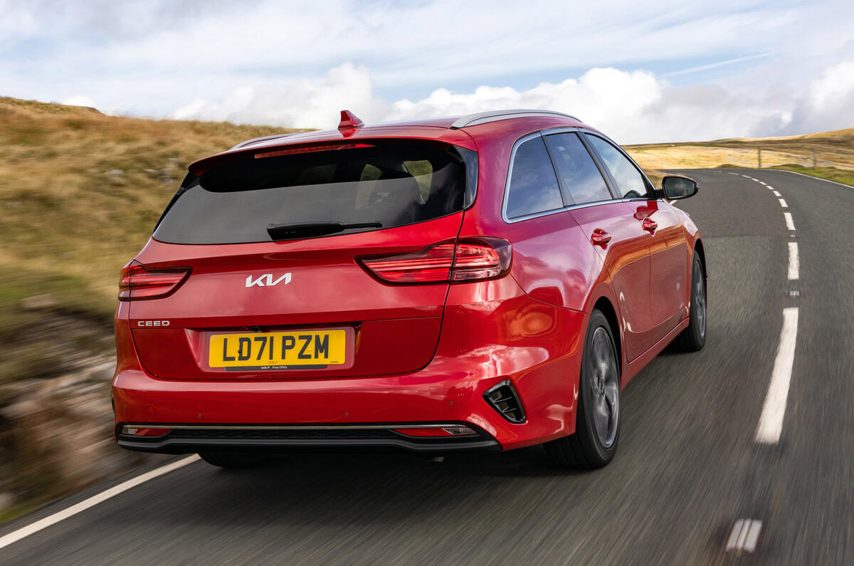 3 Kia Ceed Sportswagon tgdi 2021 uk : essai de conduite, suivi arrière