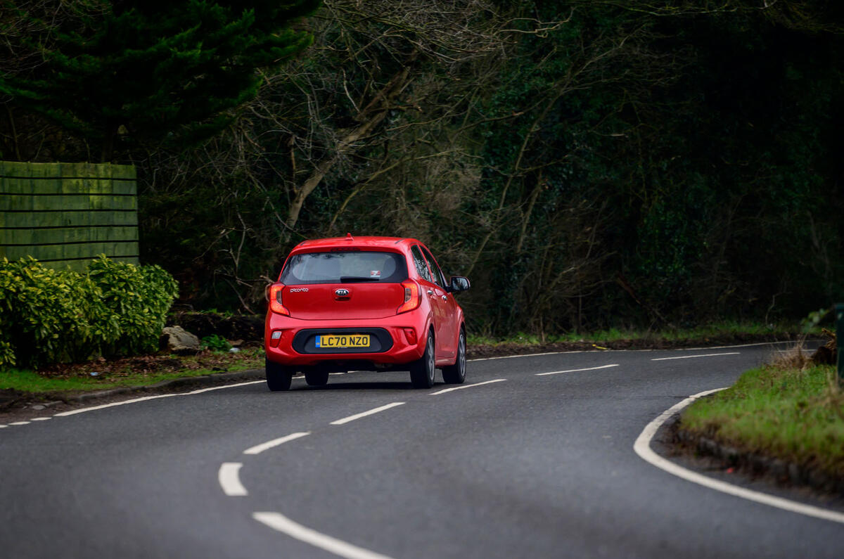 3 Kia Picanto 2021 : le premier héros de l'examen de conduite à l'arrière