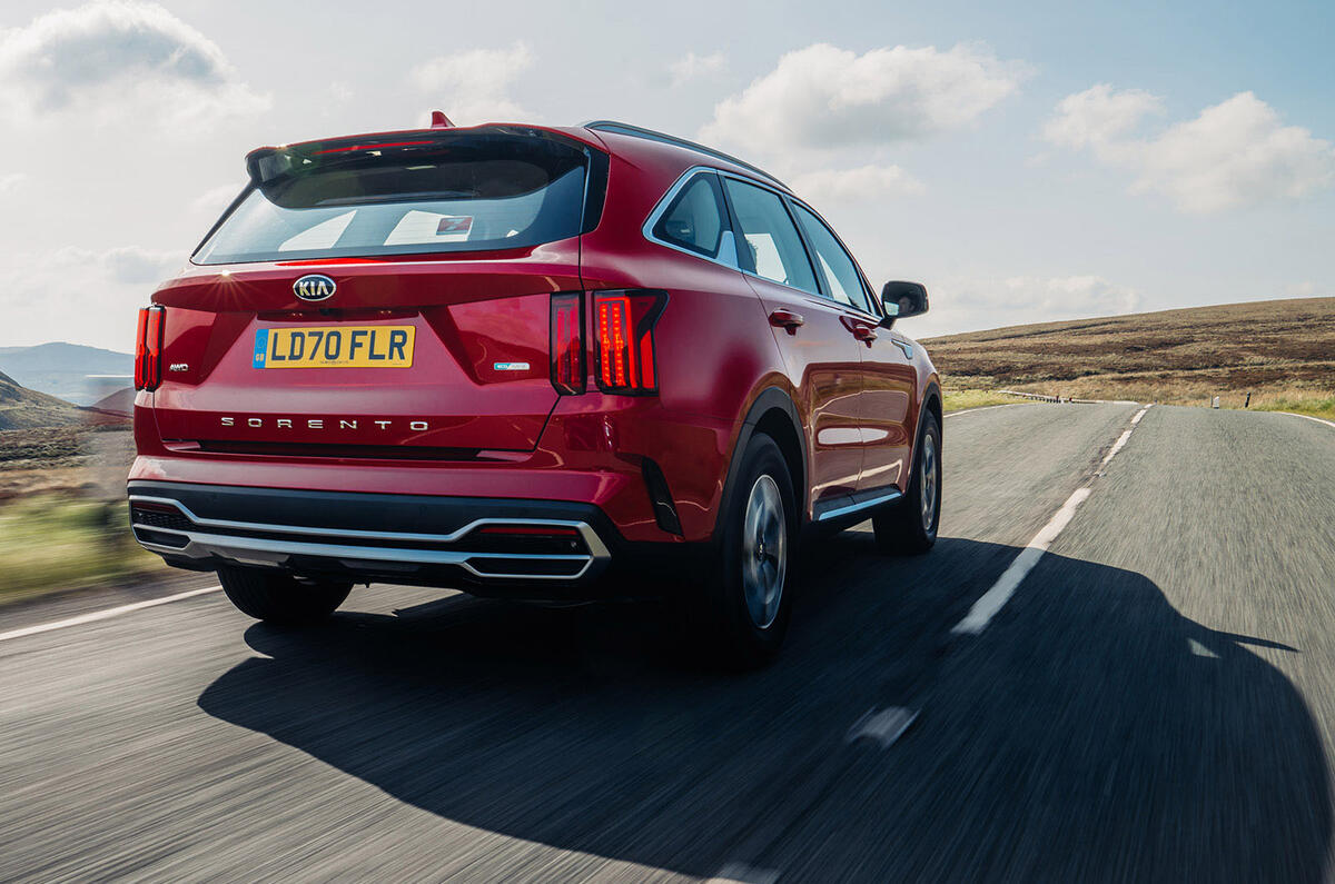 3-kia-sorento-2020-uk-fd-hero-rear.jpg