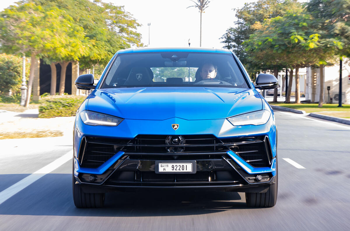 Lamborghini Urus S en action avant