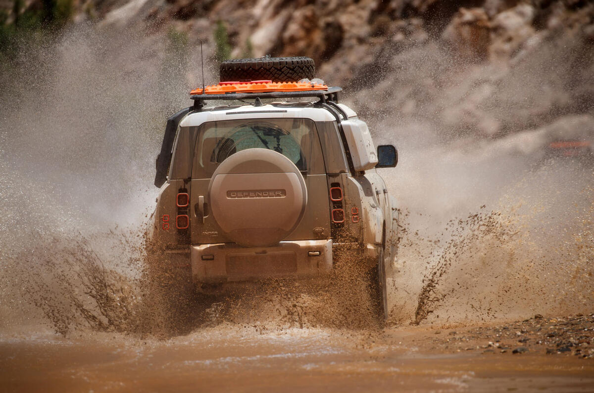 Land Rover Defender 110 S 2020 : premier bilan de conduite - héros à l'arrière