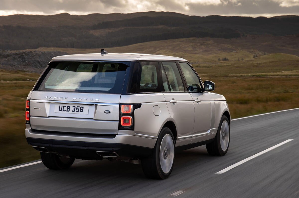 Land Rover Range Rover D300 2020 : premier bilan de conduite au Royaume-Uni - héros à l'arrière