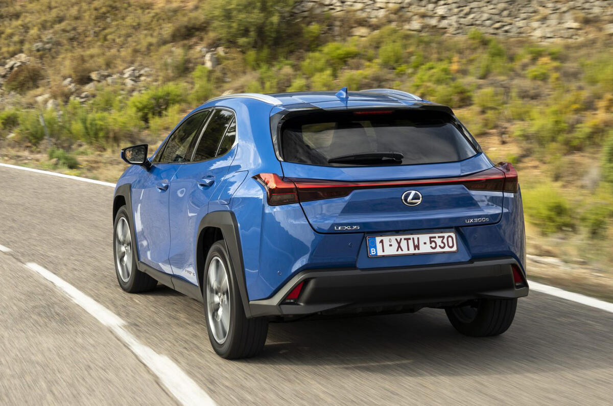 Lexus UX300e 2020 : premier bilan de conduite au Royaume-Uni - le héros à l'arrière