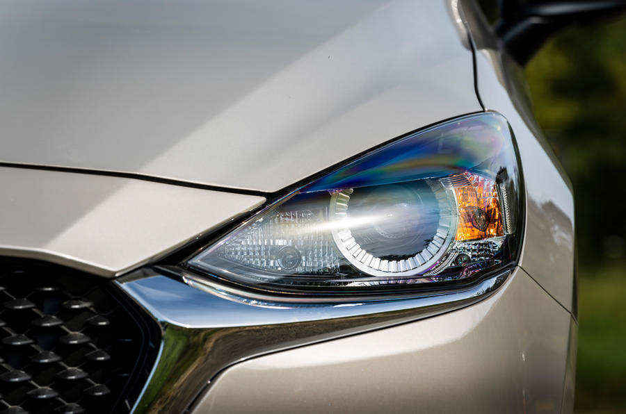 3 Mazda 2 2021 uk : premier essai routier - phares