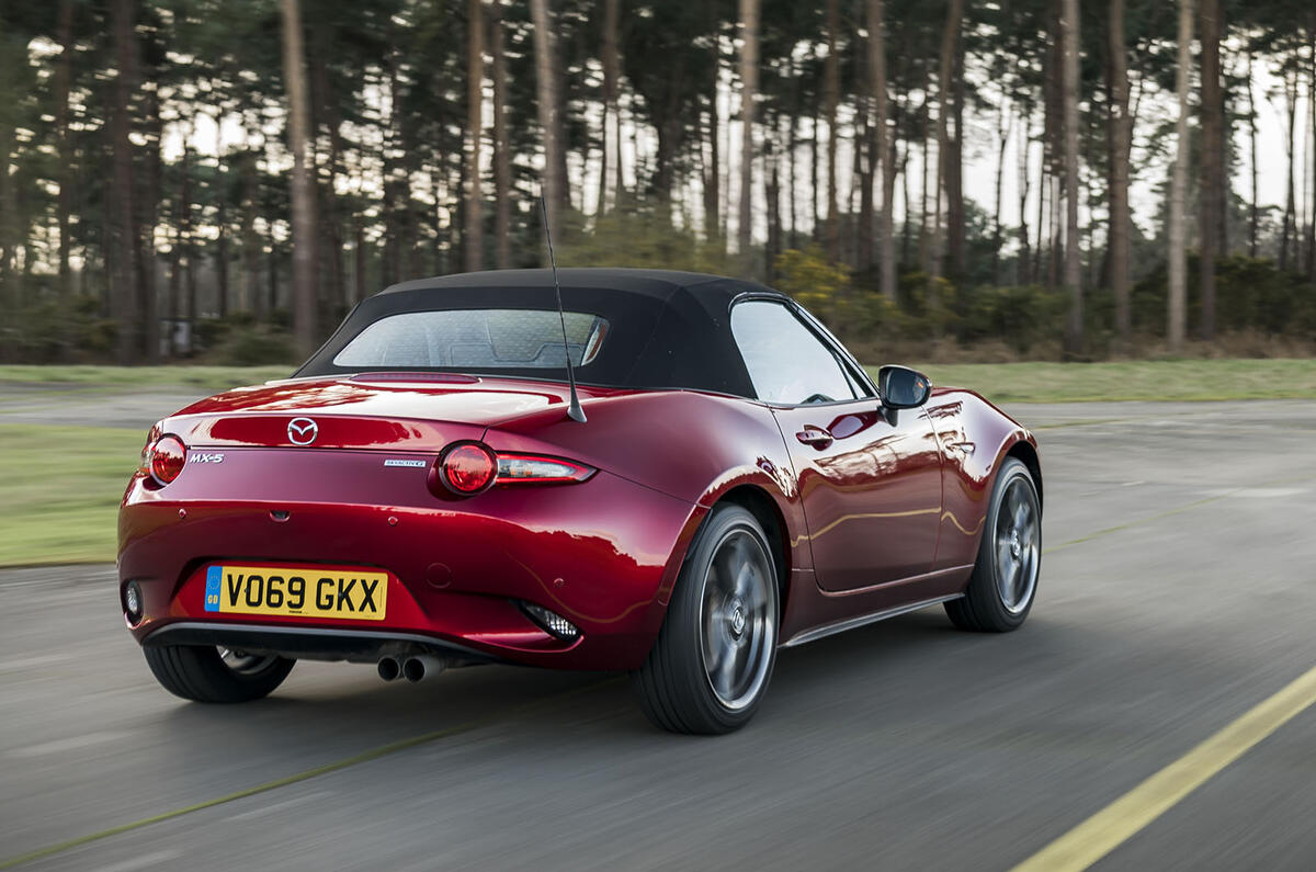 Mazda MX-5 2.0 Sport Tech 2020 : premier bilan de conduite au Royaume-Uni - le héros à l'arrière