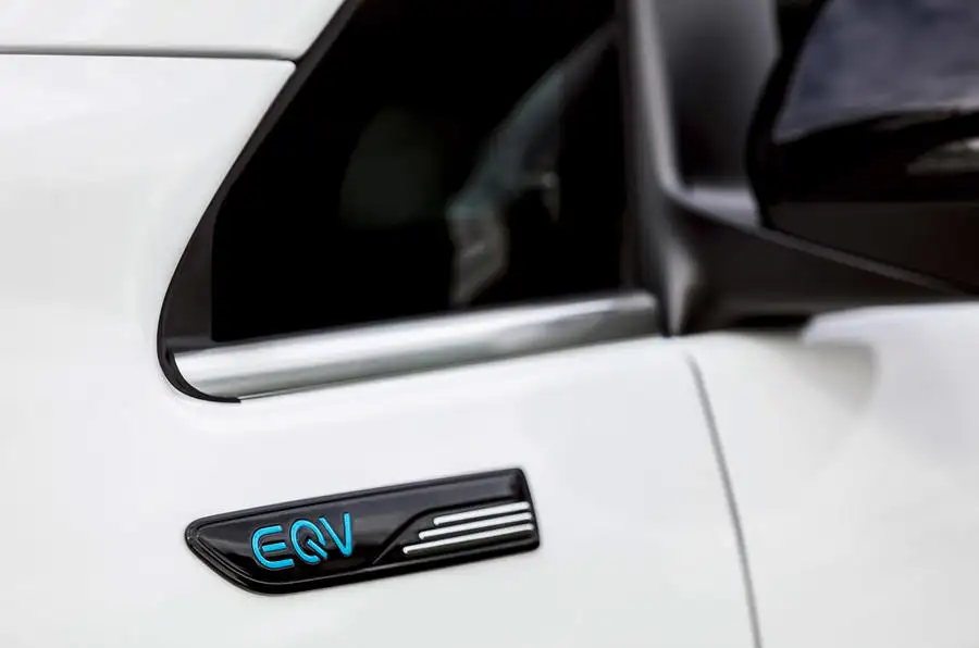 3 Mercedes Benz EQV 2021 LHD - essai routier - décalcomanie latérale