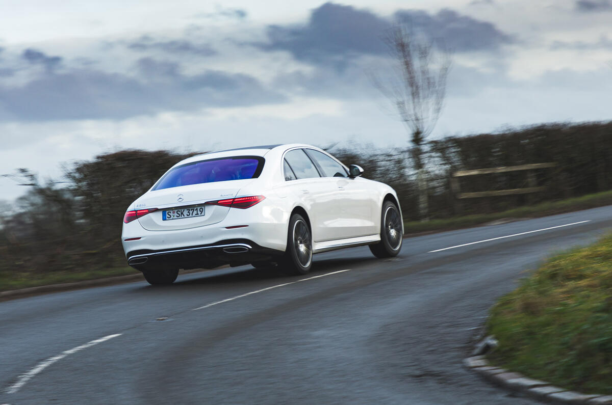 Mercedes S-Class S500 2020 (LHD) : premier bilan de conduite au Royaume-Uni - le héros à l'arrière