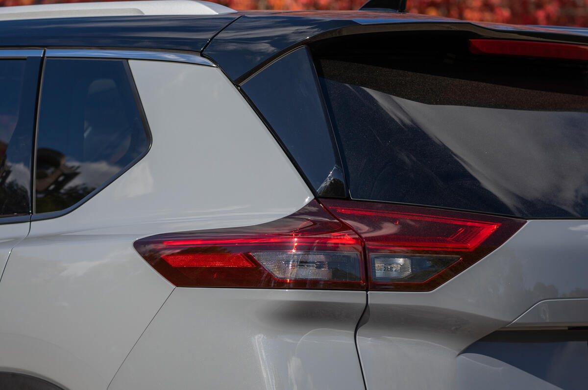 3 Nissan Rogue 2021 USA FD feux arrière