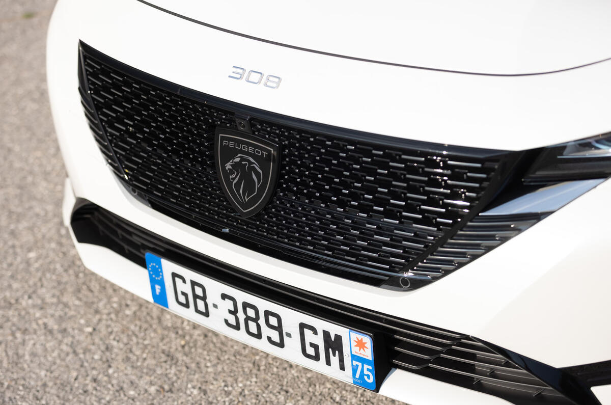 3 Peugeot 308 Hybrid 225 2021 LHD review nose