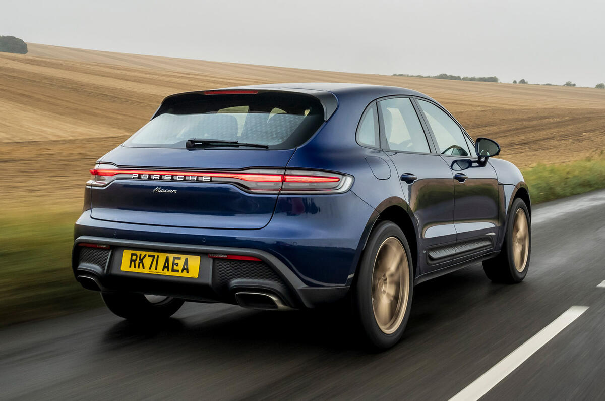 3 Porsche Macan 2 litres 2021 Royaume-Uni premier essai héros arrière