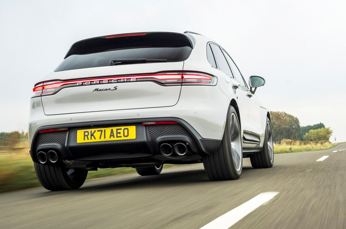 3 Porsche Macan S 2021 France : essai routier, arrière de la voiture.