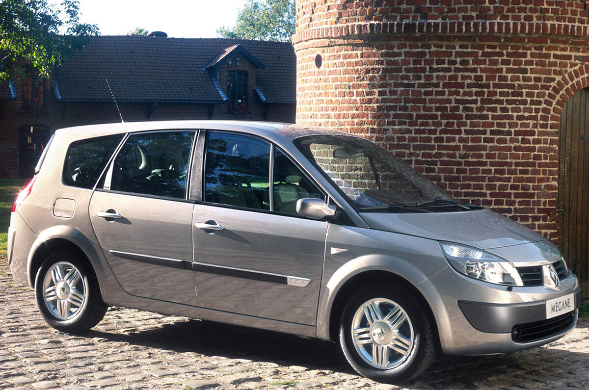 Renault Grand Scenic - static side