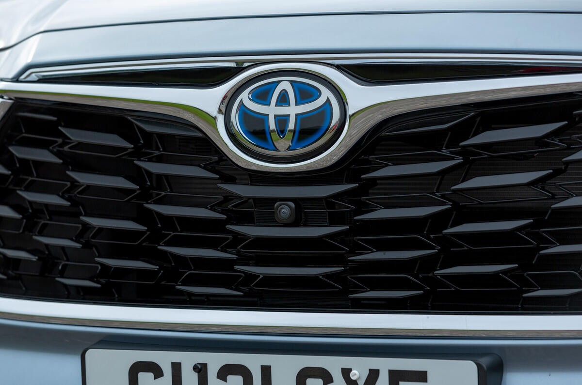 3 Toyota Highlander 2021 UE : premier essai, test du nez.