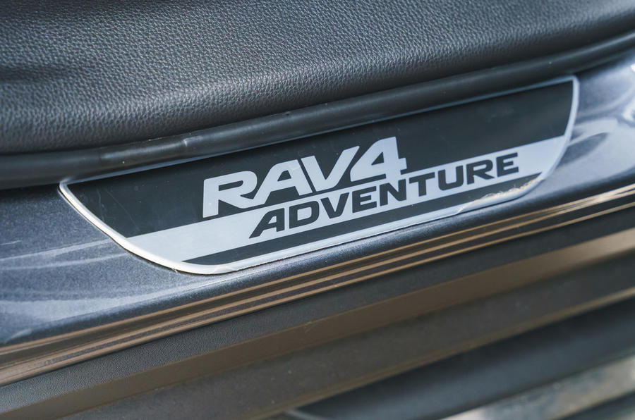 3 Toyota RAV4 Adventure 2022