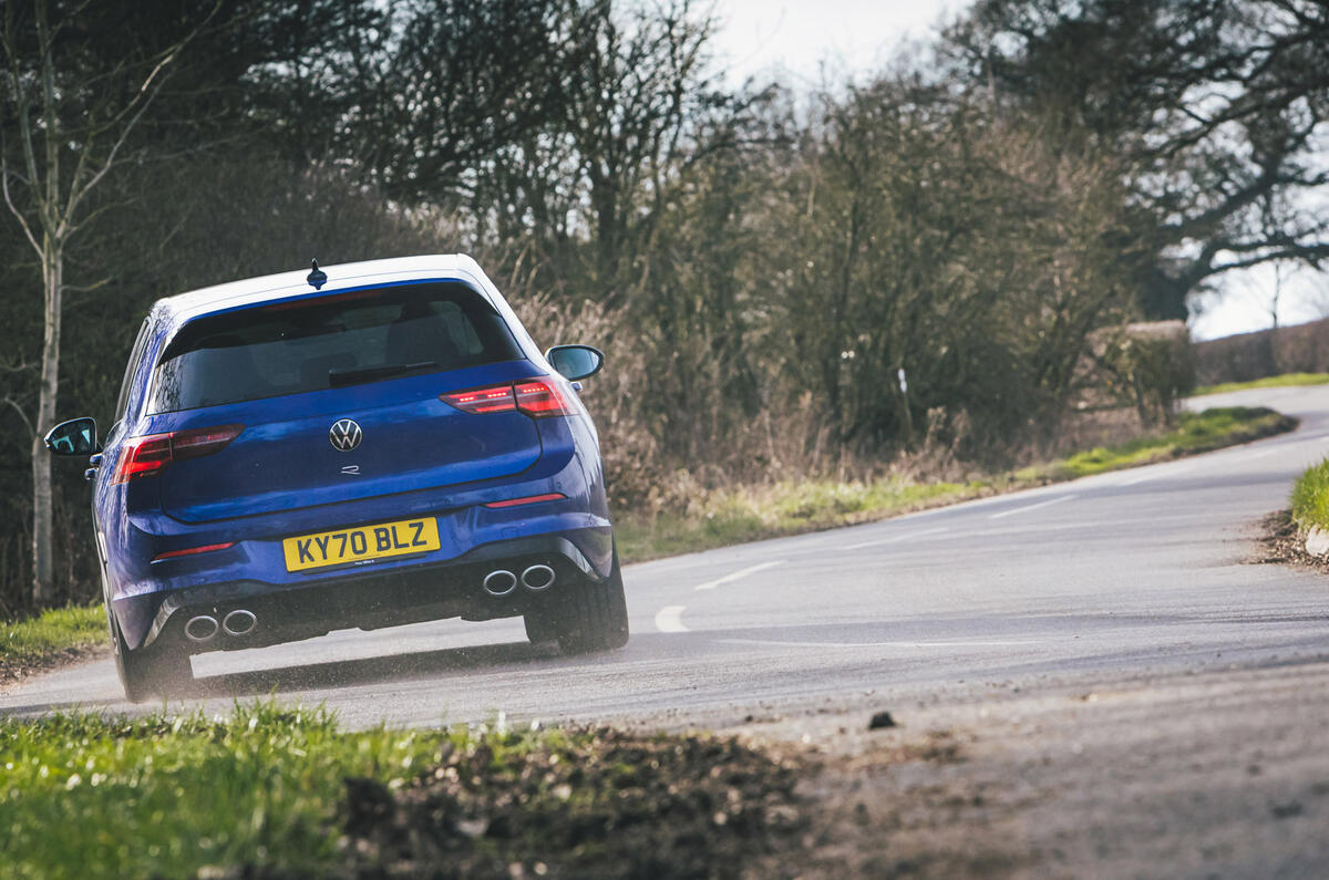 3 Volkswagen Golf R 2021 UE premier essai essai arrière hero