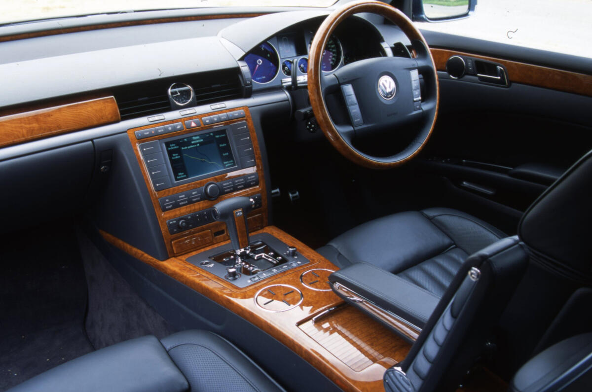 فضای داخلی فولکس واگن فایتون W12 2003