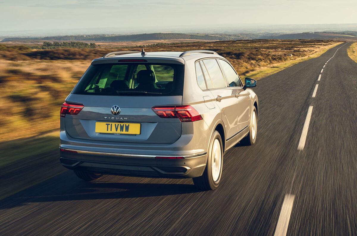 Volkswagen Tiguan Life 2020 : premier bilan de conduite au Royaume-Uni - le héros à l'arrière