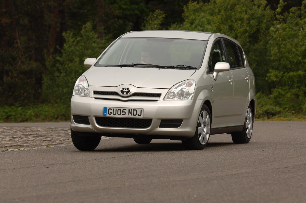 Toyota Corolla - hero front
