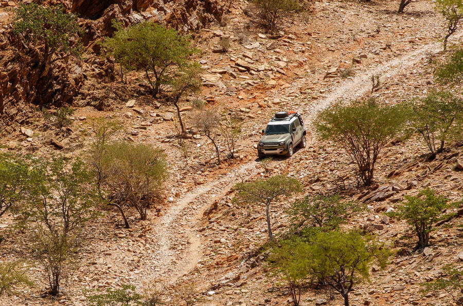 Land Rover Defender 110 S 2020 : premier bilan de conduite - sur le front des rochers