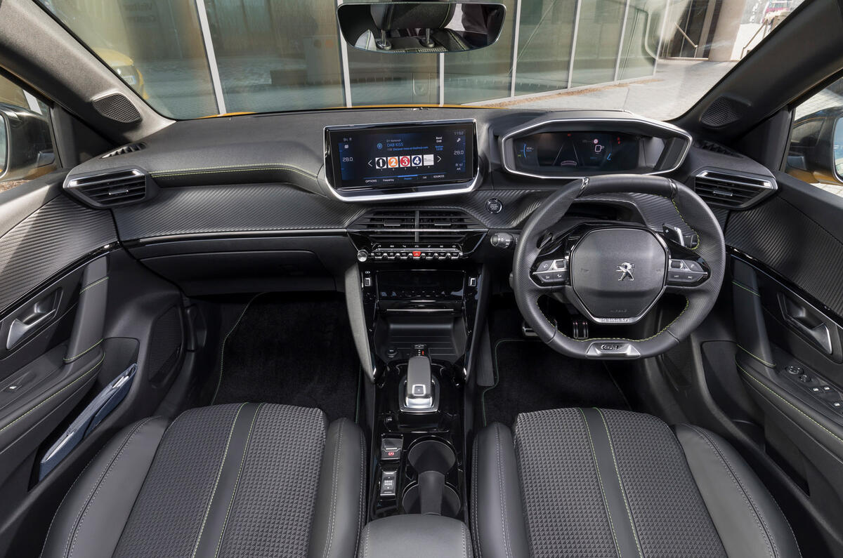 Peugeot e-208 - interior