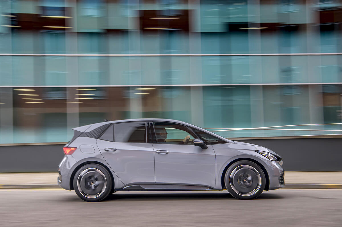 3 Cupra Born 58kWh panning