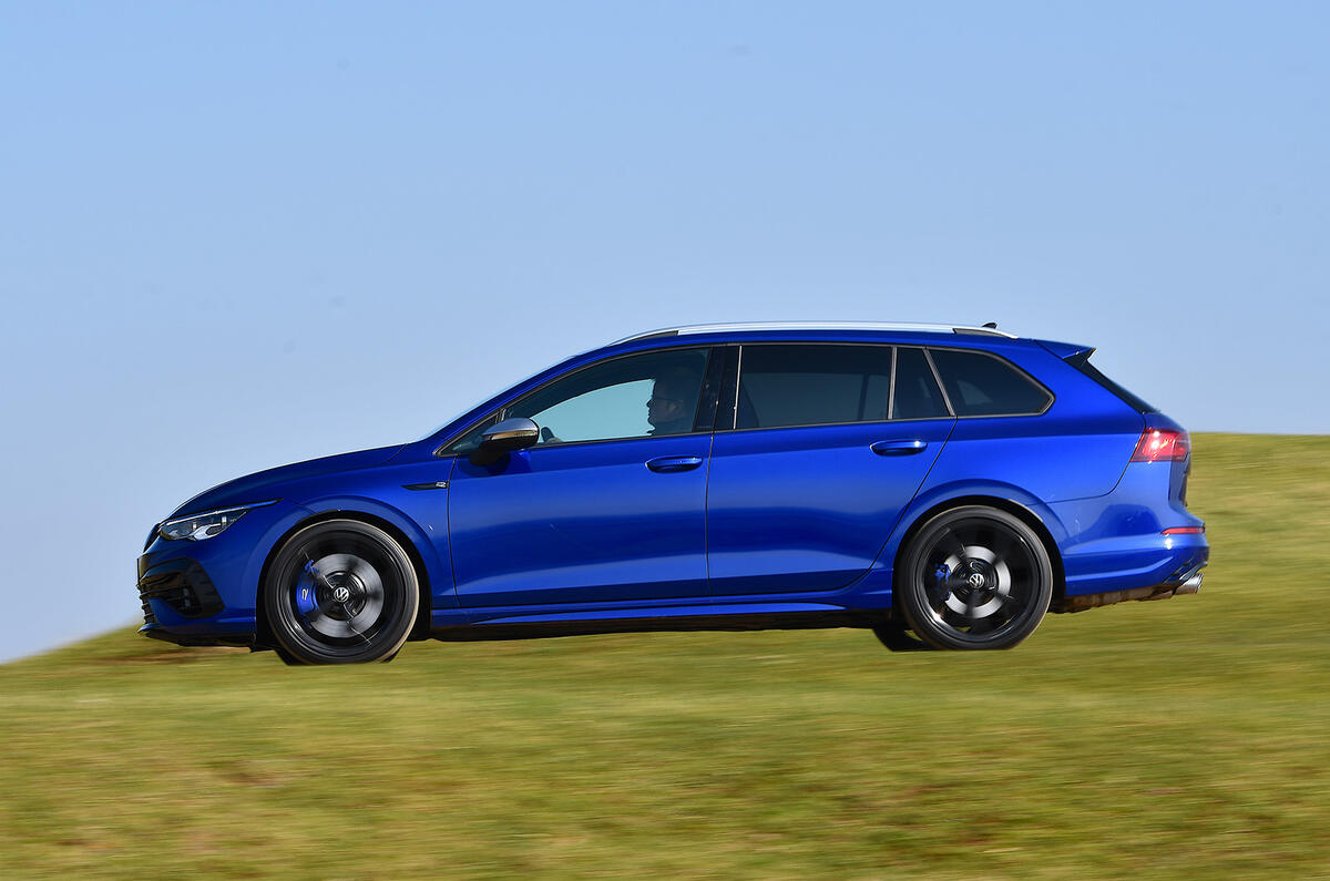 3 VW Golf R Break pan
