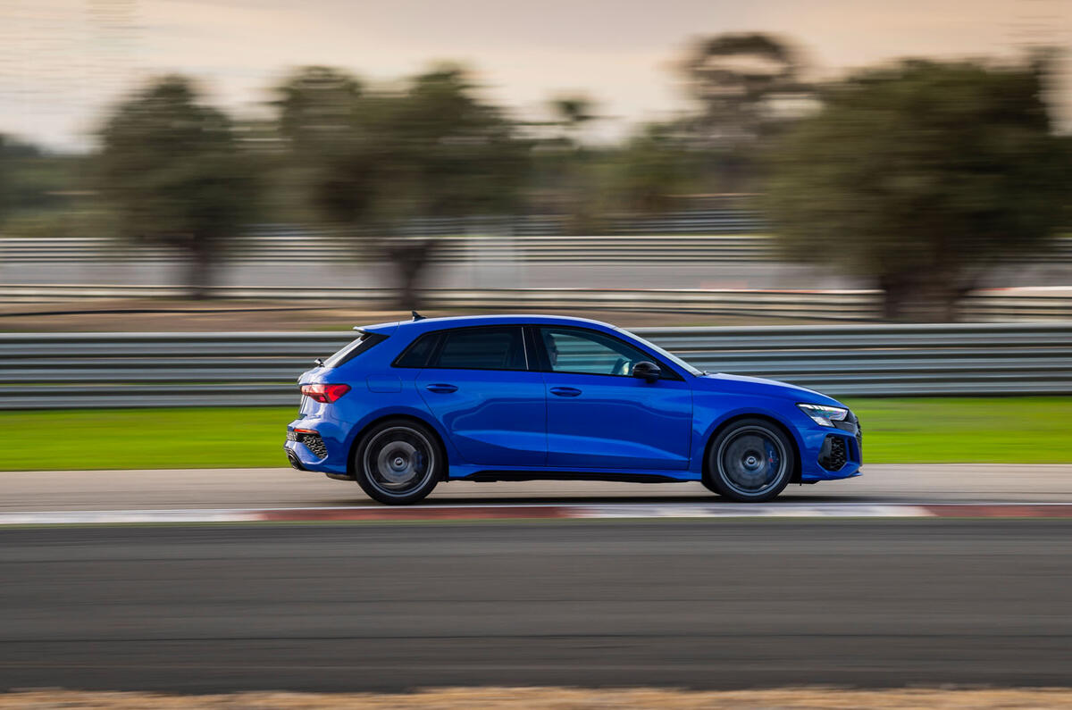 Action latérale de l'Audi RS3 Performance Edition