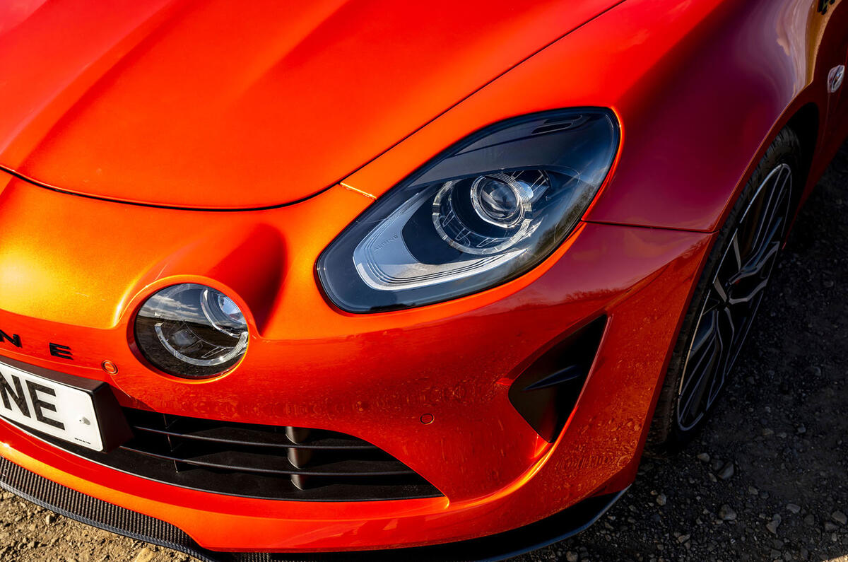 4 Alpine A110 S 2022 UE : essai routier des phares