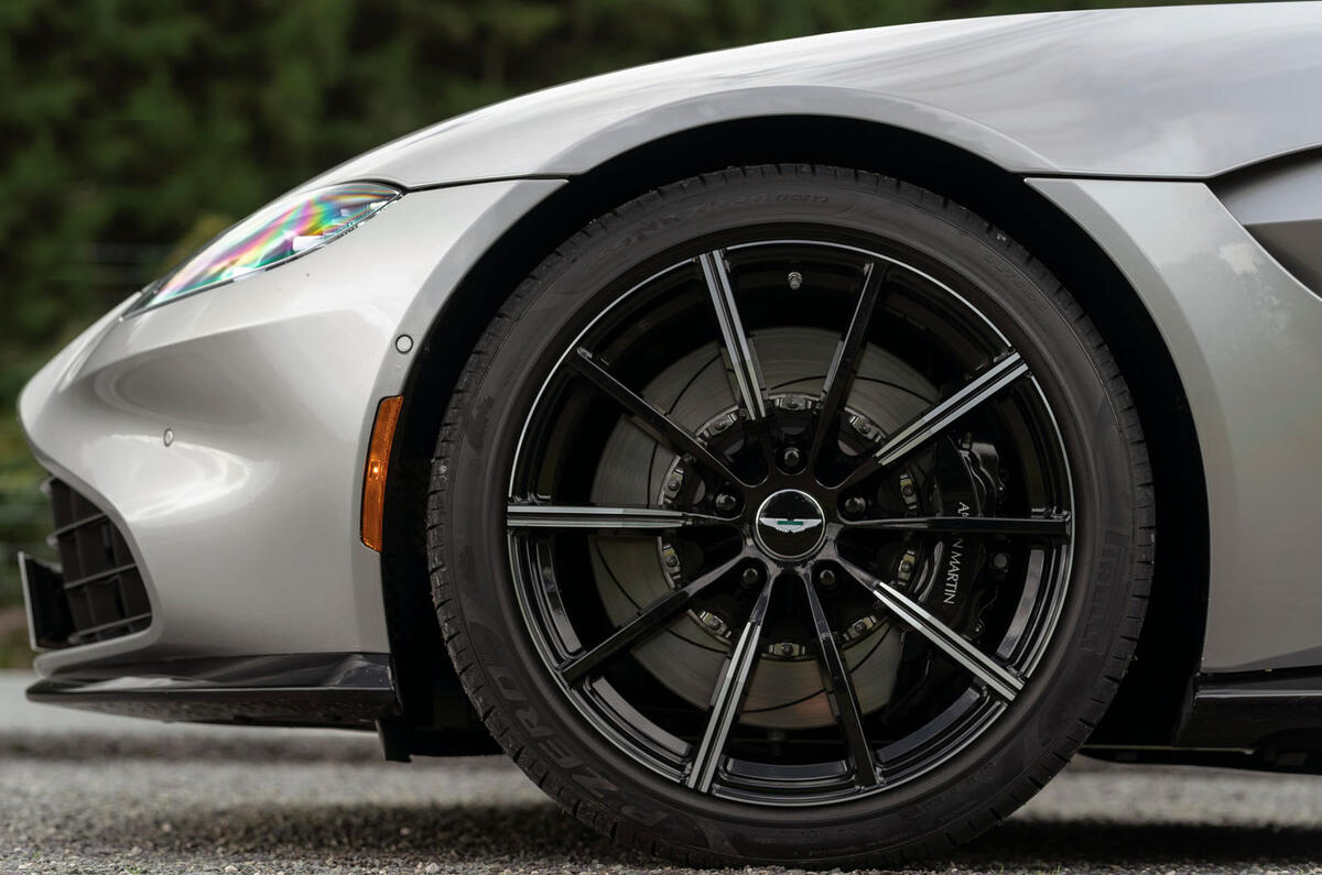 Aston Martin Vantage Roadster 2020 : premier bilan de conduite au Royaume-Uni - roues en alliage