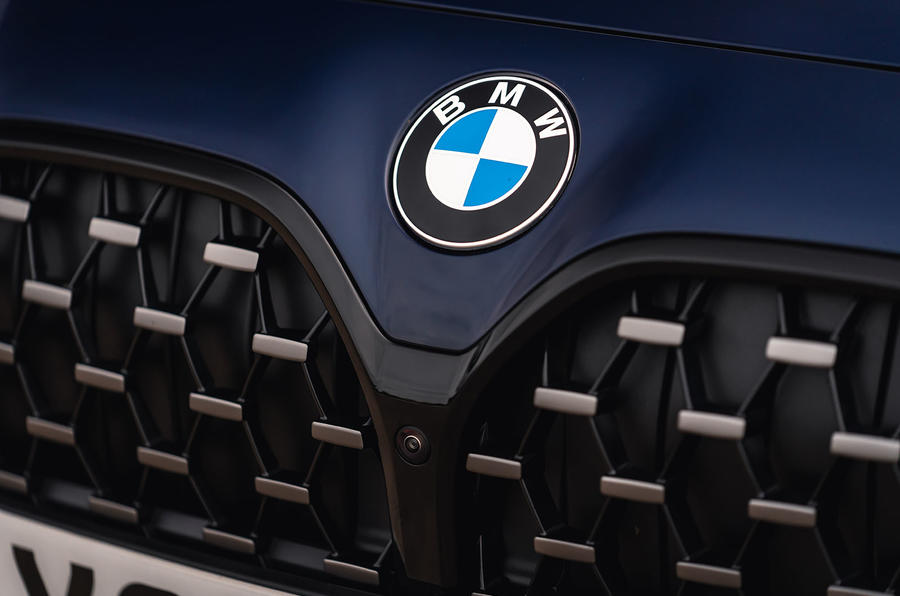 BMW 420i Coupé 2020 : premier bilan de conduite au Royaume-Uni - badge à l'avant