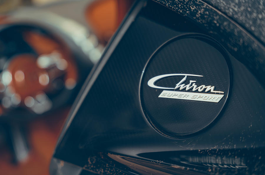 4 Bugatti Chiron Super Sport 2022 : premier essai - badge extérieur