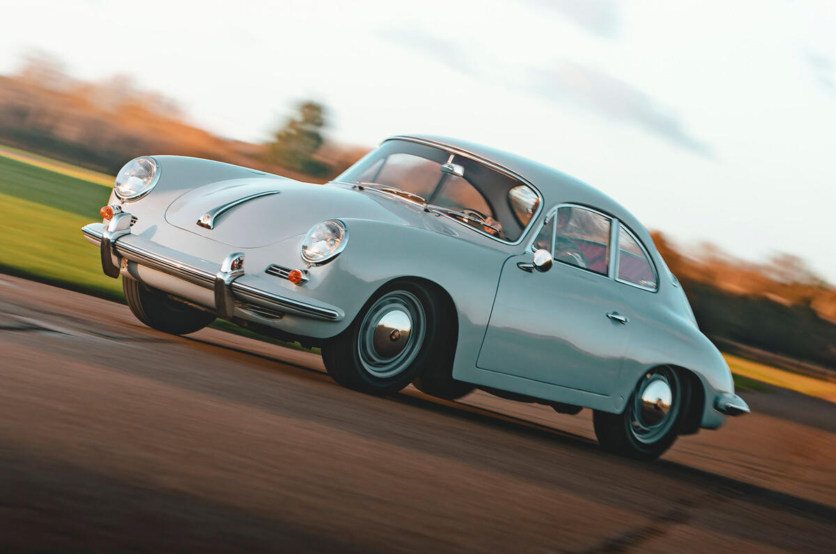 4 Porsche 356 2022 Electrogène : premier essai de conduite en virage avant