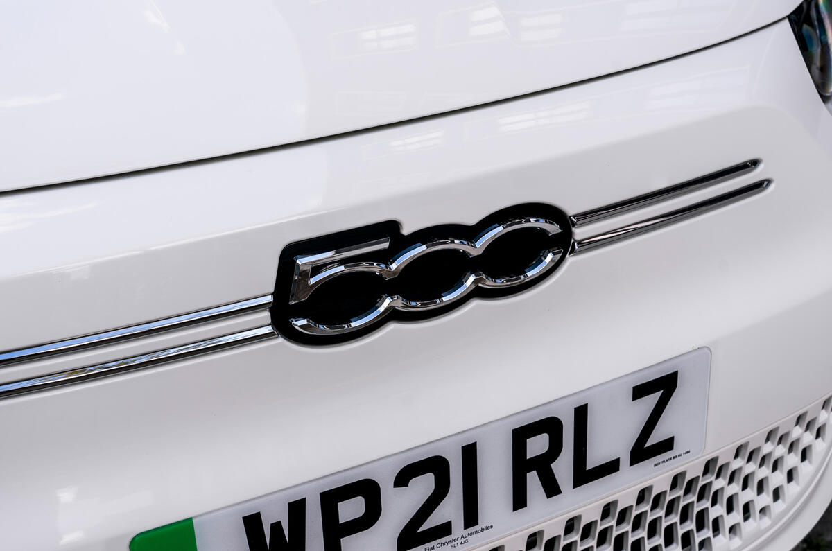 4 Fiat 500e Action 2021 UK FD nose badge