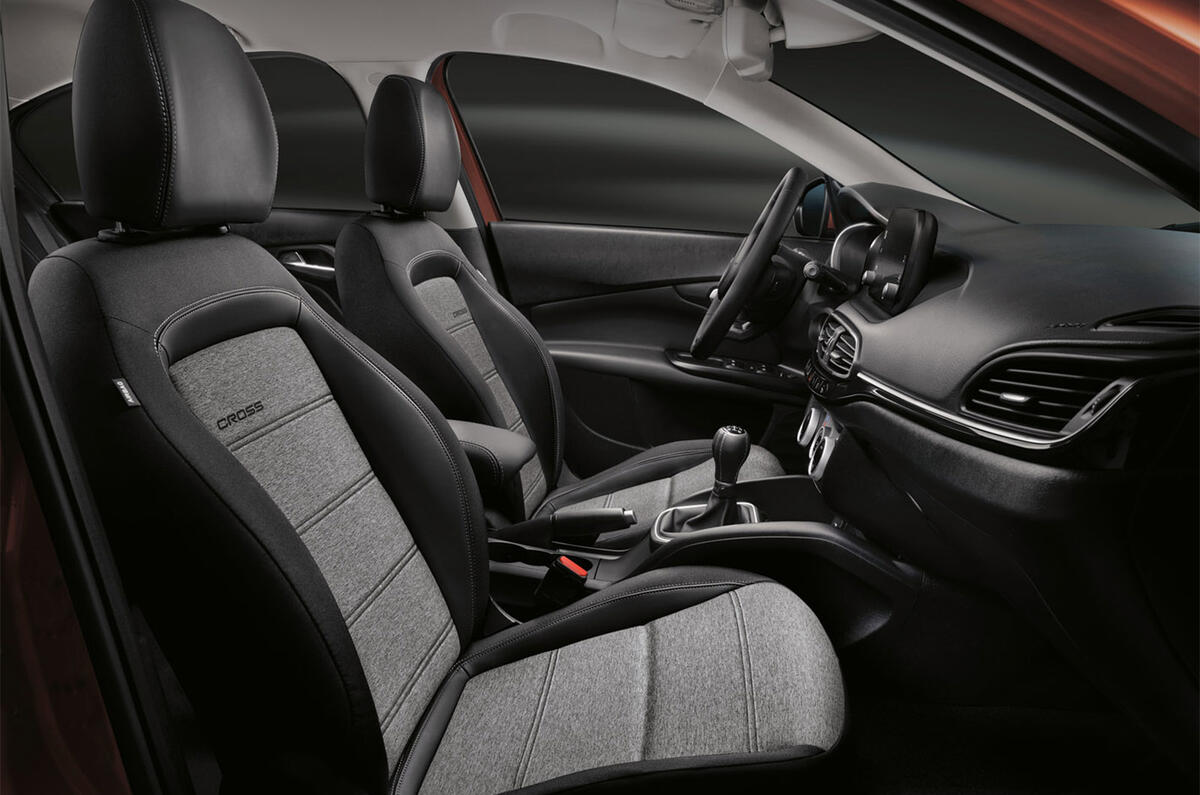 Fiat Tipo Cross - interior