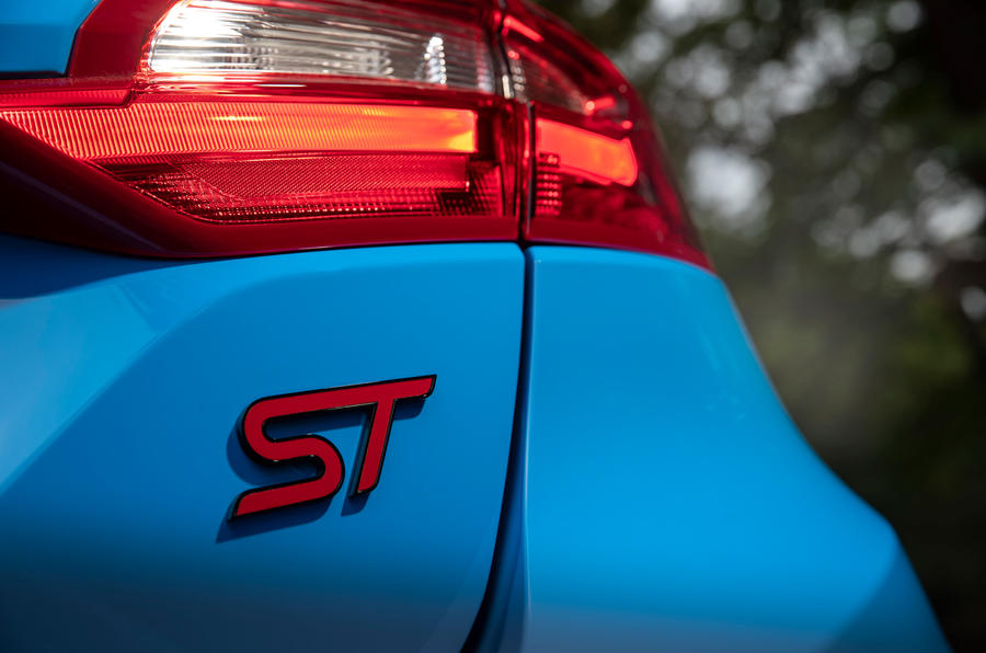Ford Fiesta ST Edition 2020 : premier bilan de conduite au Royaume-Uni - badge arrière