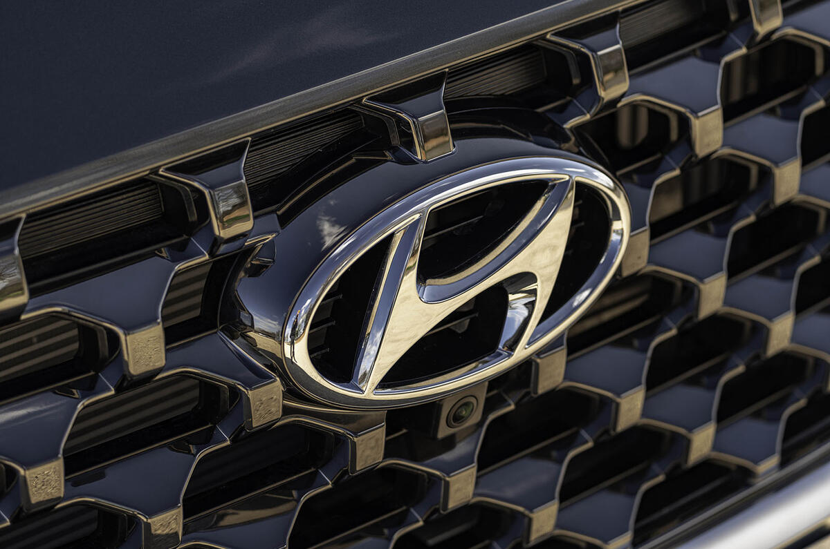 4 Hyundai Santa fe 2021 UK first drive review nose badge