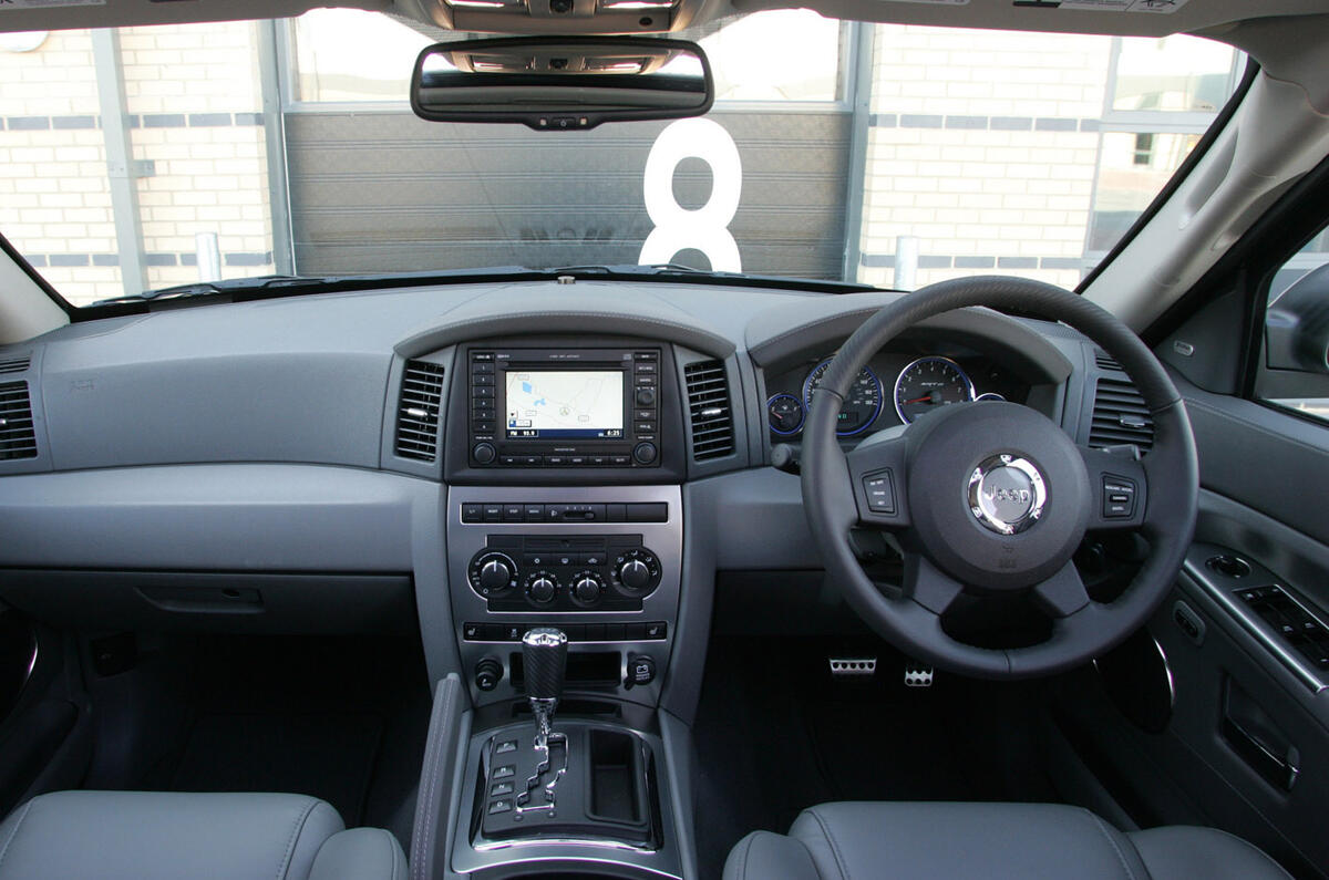 Jeep Grand Cherokee 2006 - interior