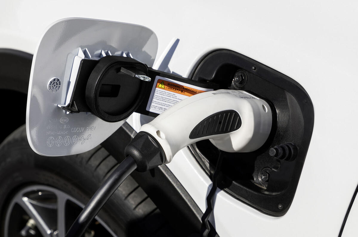 Kia Ceed Sportswagon PHEV 2020 first drive - plug