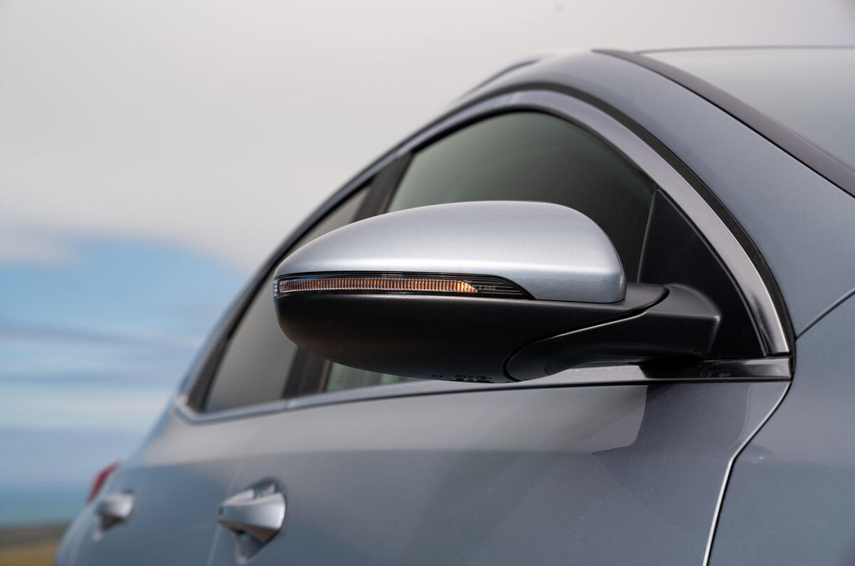 Kia Xceed plug-in hybrid 2020 UK first drive review - wing mirror