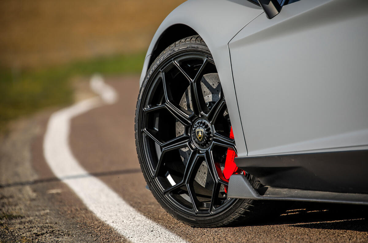 4 Lamborghini Aventador Ultimae 2022 first drive alloy wheels
