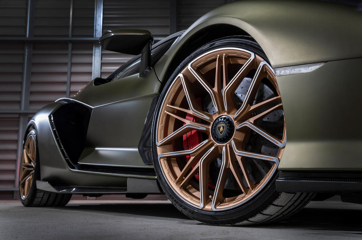 4 Lamborghini Sian 2021 : le premier examen des roues en alliage de la conduite au Royaume-Uni