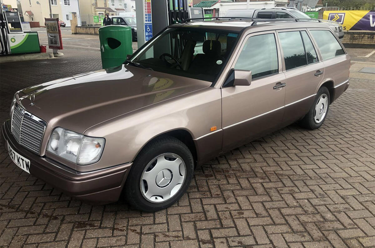Mercedes-Benz E220 estate - static front