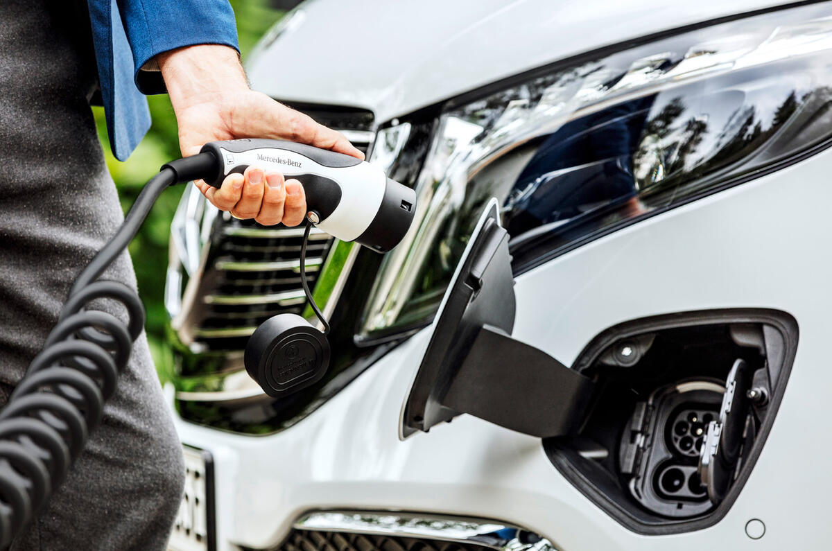 4 Mercedes Benz EQV 2021 LHD : premier essai routier - port de charge